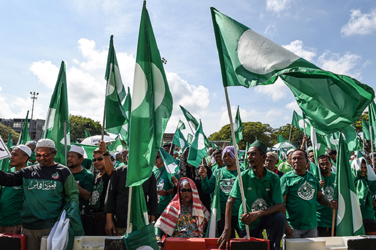 قام الحزب الإسلامي الماليزي (باس) بتسيير مسيرة للاحتفال بالتراث الإسلامي في تيرينجانو