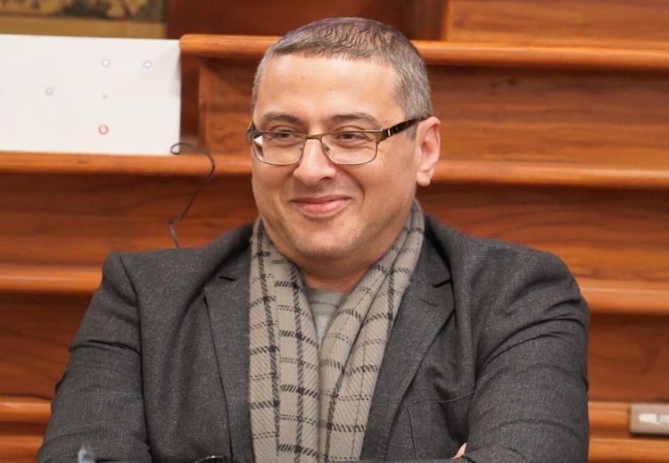 الكاتب: محمد سمير ندا