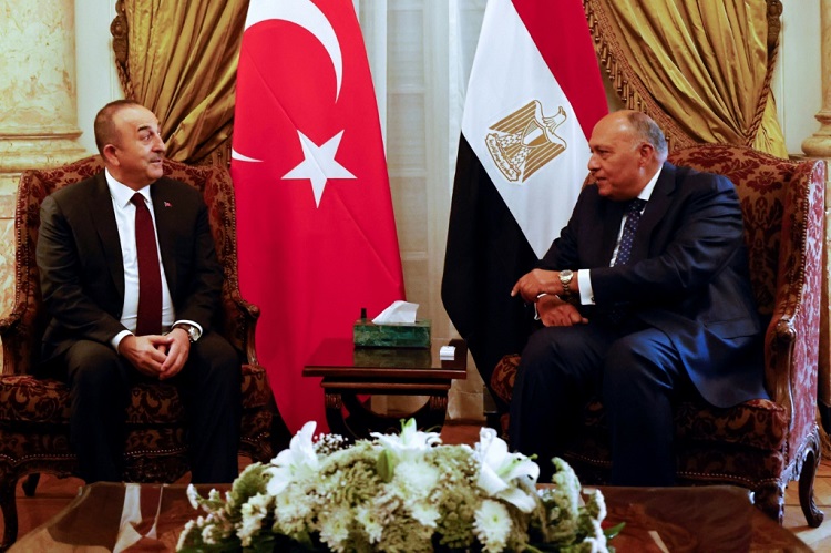 دعا تشاووش أوغلو نظيره المصري لزيارة أنقرة، مشدداً على أنّ الزيارات بين الطرفين ستكون متواصلة.