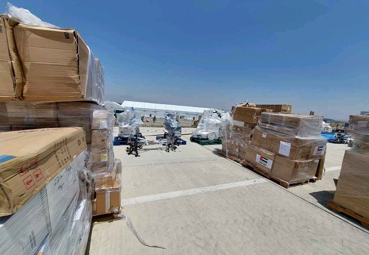 أرسلت الإمارات (16) طناً من المستلزمات والمعدات الطبية وفريقاً طبياً لتشغيل المستشفى وتقديم الخدمات الطبية العاجلة للمتضررين الأفغان