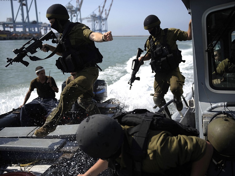يعاني الصيادون الفلسطينيون في قطاع غزة من ممارسات الاحتلال الإسرائيلي بحقهم