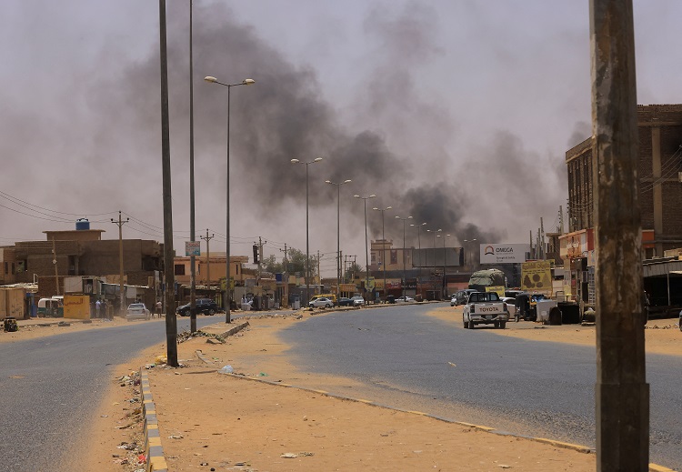 اشتباكات بالأسلحة الثقيلة وإطلاق نار عبثي في السودان
