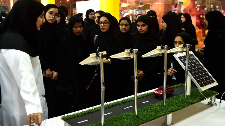حققت المرأة الإماراتية في عهد الشيخ خليفة بن زايد آل نهيان ـ رحمه الله ـ حضوراً مميزاً في ميدان العلوم المتقدمة