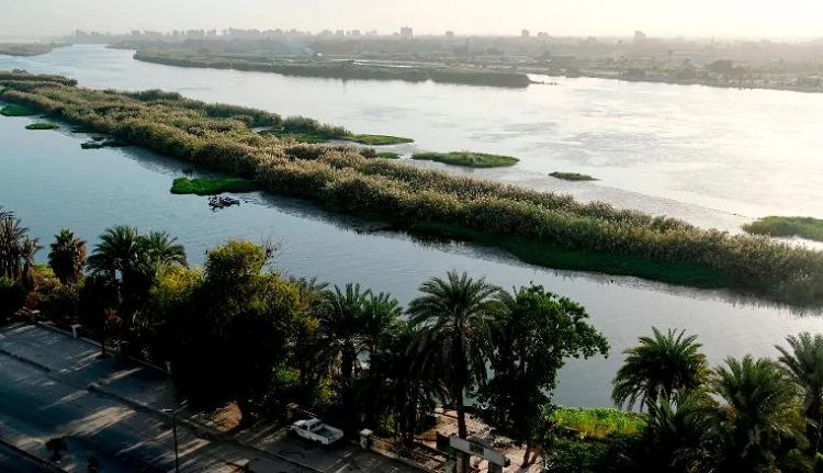 نهر النيل يتدفق عبر حي &quot;كوتسيكا&quot; بالعاصمة المصرية على بعد حوالي 9 أميال من جنوب وسط القاهرة