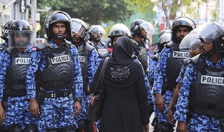 في أعقاب الهجوم، تدخلت شرطة جزر المالديف، واستخدمت تكتيكات مكافحة الشغب