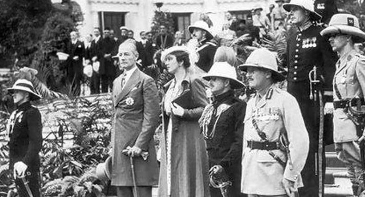 وصل جون آرثر هربرت، حاكم البنغال السابق، وزوجته ماري إلى كلكتا، كولكاتا الآن، في عام 1939