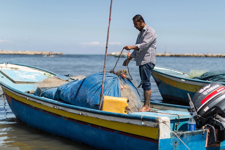 الاحتلال يمنع إدخال كافة معدات الصيد إلى القطاع