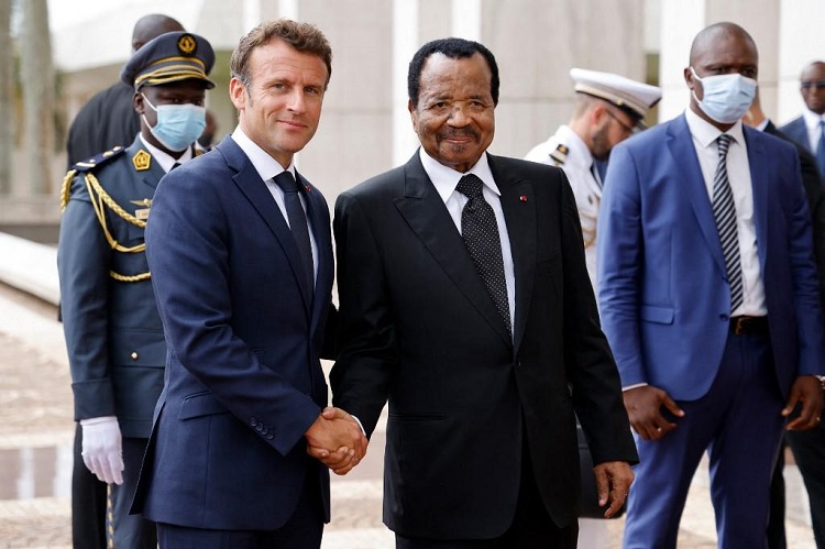 دونوسيه: زيارة ماكرون لبلدان أفريقيا الغربية هي محاولة لاستعادة الموقع بعد الإهانة التي منيت بها فرنسا على يد العسكر في مالي 