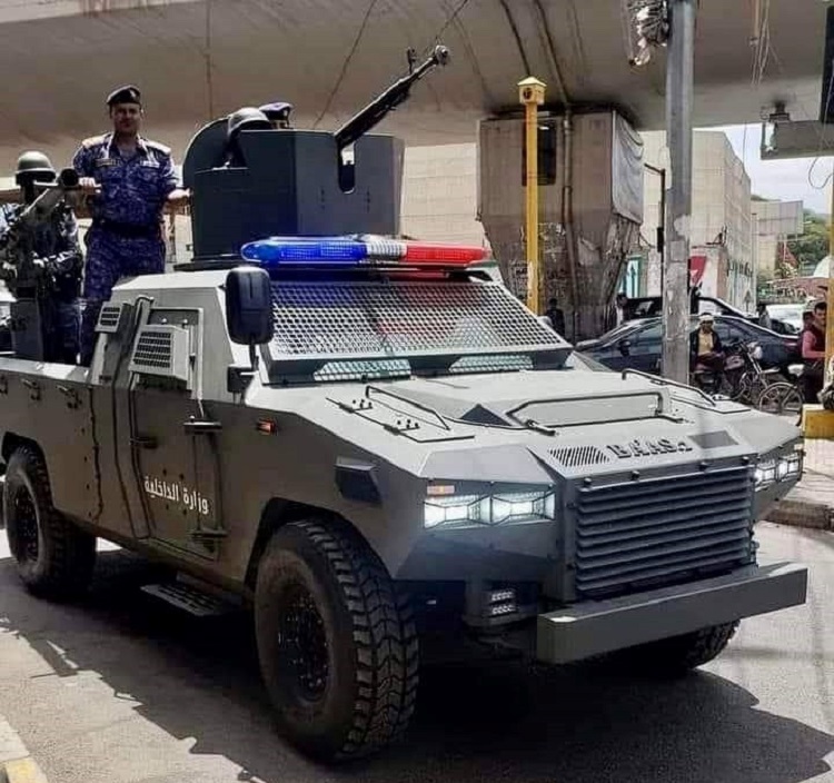 إحدى العربات الذي يستعد الحوثيون للاستعانة بها في العرض العسكري المقبل (حفريات)