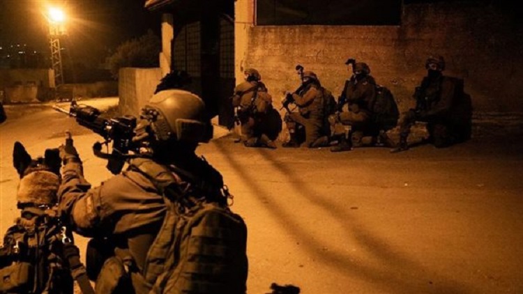 الجيش الإسرائيلي يقتحم مدن طولكرم والخليل ورام الله وبيت لحم وجنين مدعوماً بآليات عسكرية وجرافات وسط إطلاق كثيف للرصاص