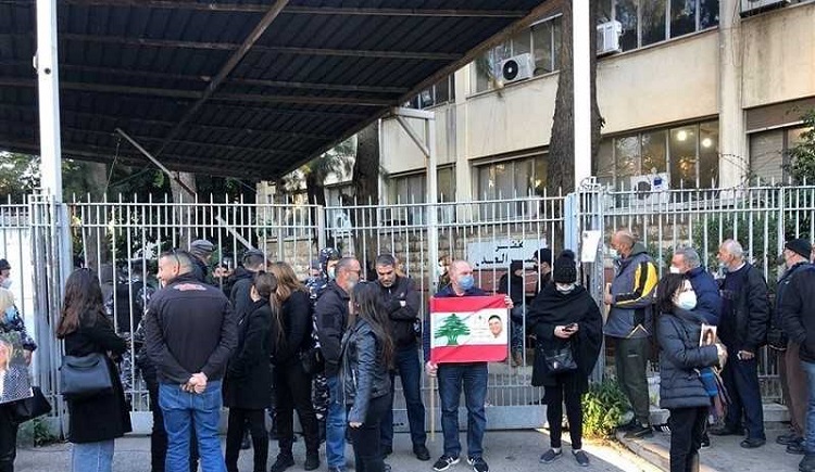 أهالي ضحايا مرفأ بيروت يغلقون بوابة قصر العدل