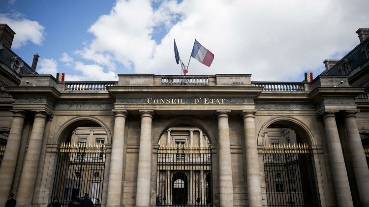 محكمة باريس: السبب الوحيد القائم على وجود تحريض صريح ومتعمد على التمييز ضد المرأة لا يمكنه أن يبرر إجراء الطرد