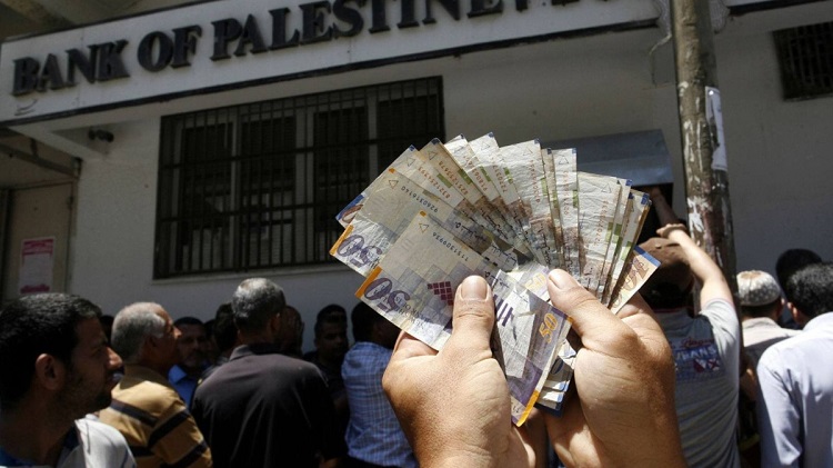 تواجه السلطة الفلسطينية أزمة مالية واقتصادية هي الأشدّ منذ تأسيسها، عام 1994
