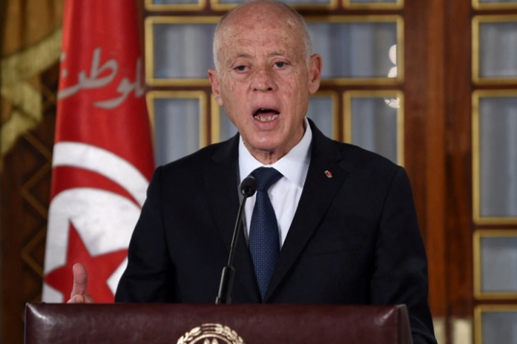 حدّة الأزمة دفعت الرئيس التونسي قيس سعيّد إلى تصعيد اللهجة ضد المسؤولين بالبلاد