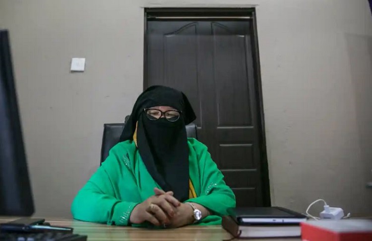 عائشة وكيل في مكتبها في مايدوغوري في أبريل 2019