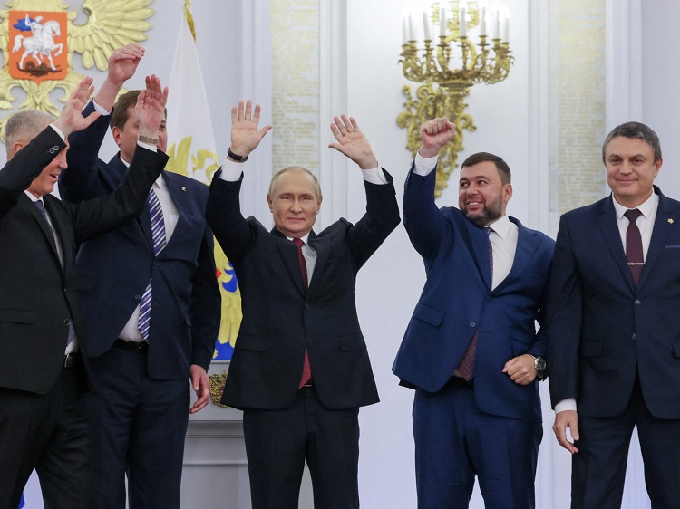  توقيع الرئيس الروسي إعلان ضم المناطق الـ4 إلى روسيا
