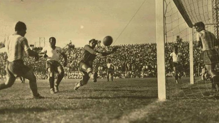 بدأ الظهور الأول والتأسيسي لمجموعات الألتراس، في أربعينيات القرن الماضي، مع الدوري البرازيلي