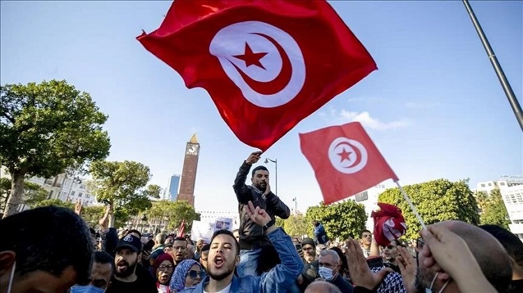 لما استولت النهضة على الحكم بعد انتخابات 2011 احتد الجدل حول مسائل حسب التونسيون أنها قد حسمت منذ دستور 1959