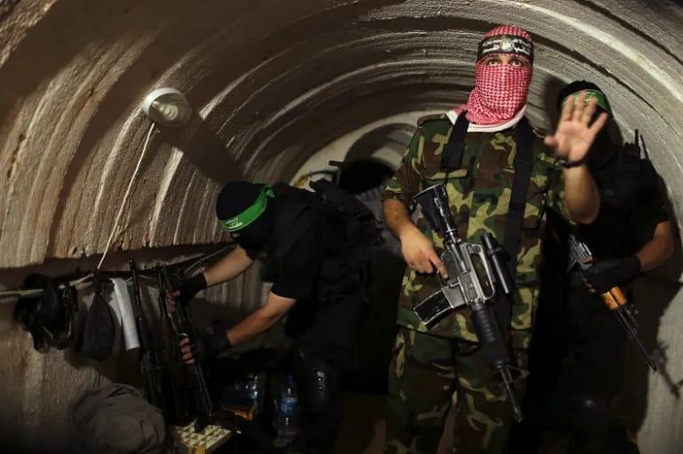 تستخدم حماس أنفاق غزة لتخزين الطعام والوقود والأسلحة