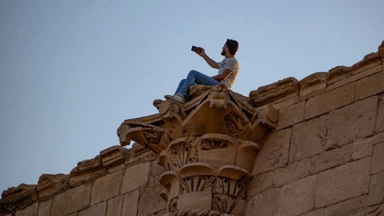 بعد تلك الأعوام المظلمة بدأ السياح بزيارة المواقع الأثرية في نينوى ومواقع أخرى في العراق