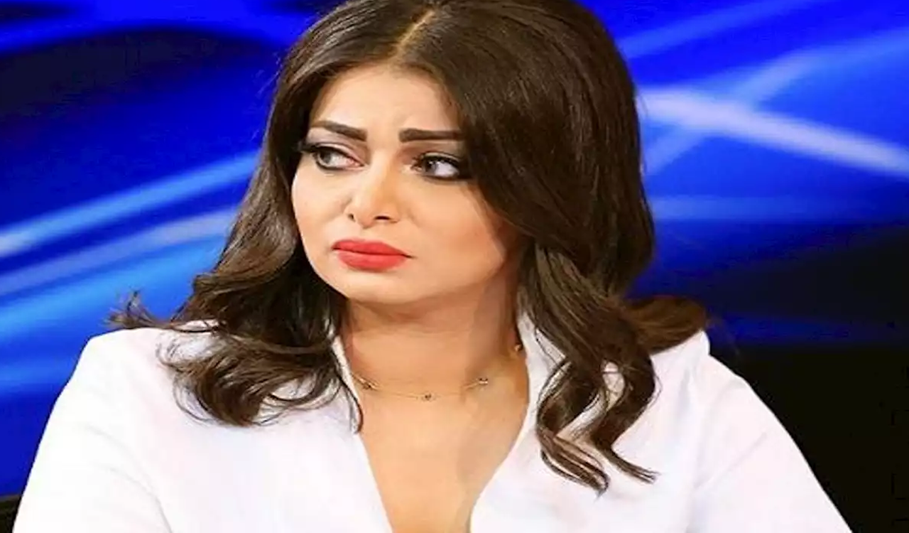 بالفيديو.. مذيعة عراقية تعلم بوفاة أخيها على الهواء