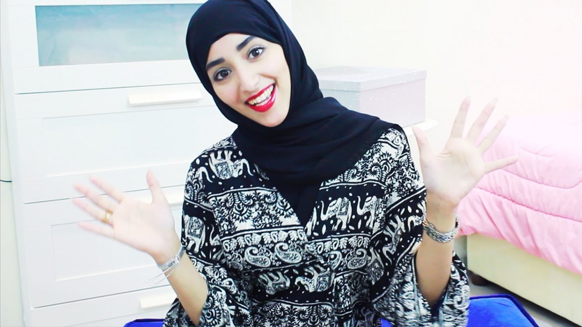 تملك نجود الشمري شعبية كبيرة في أنستغرام، تركّز تدويناتها، في أغلبها، على حياتها الخاصة والسفر والكوميديا، وهي من بين مدوّنات "أسلوب حياة" المشهورات عربياً، تقيم في الإمارات حالياً، وأغلب مقاطع الفيديو التي تنشرها، يشاركها فيها أخوها موها، الذي يدير قناة ناجحة في يوتيوب أيضاً.