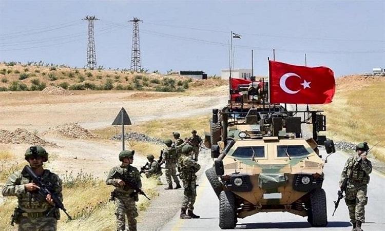 فتح الهجوم التركي الأخير نقاشاً حاداً بين السوريين فيما يخص الهوية الوطنية والتبعية للحليف الأجنبي