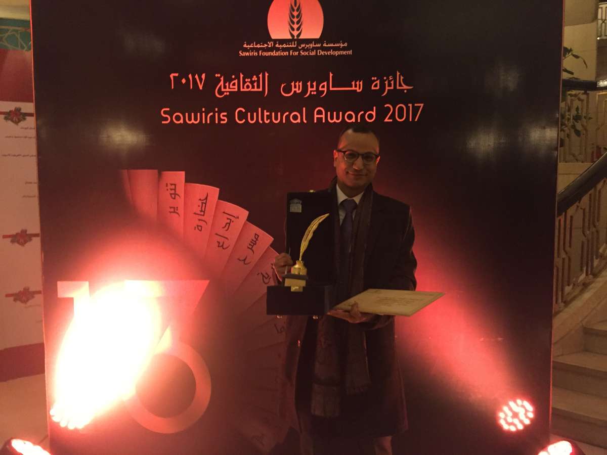 عبد النبي ودرع التكريم بجائزة ساويرس الأدبية دورة عام 2017
