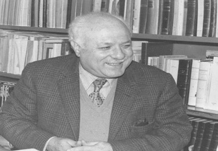 كان عبّاس (1920- 2003) غزير الإنتاج تأليفاً وتحقيقاً وترجمة