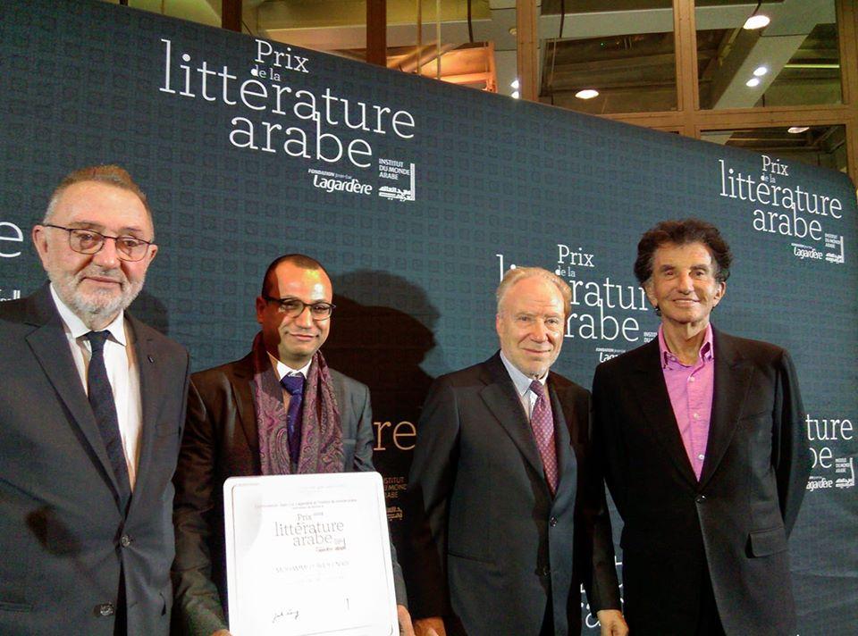 محمد عبد النبي ودرع التكريم بجائزة معهد العالم العربي في باريس