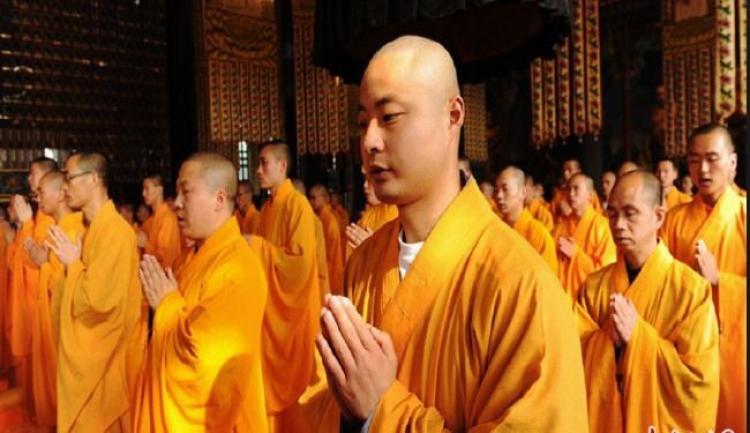  يذكر الأصفر الرهبان البوذيين بلون ورق الشجر الذي يكون على وشك السقوط