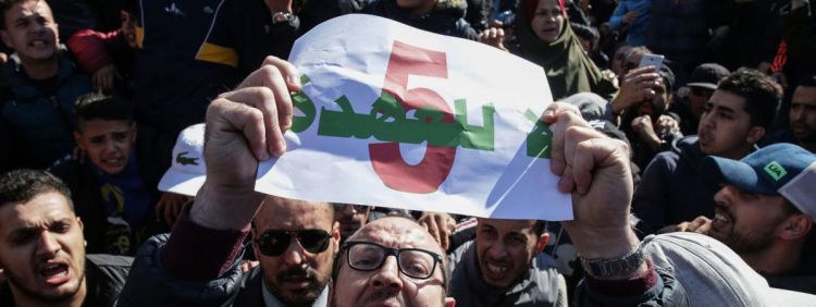 الجزائريون يرفضون العهدة الخامسة