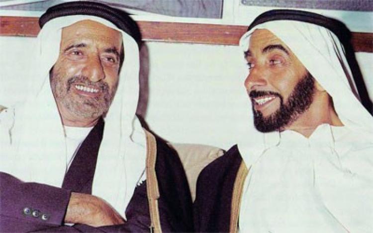 الشيخ زايد مع الشيخ راشد.. عقدا اجتماع السميح التأسيسي للاتحاد عام 1968