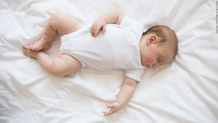  الطفل حديث الولادة، ينام في المتوسط 18 ساعة متقطعة يومياً