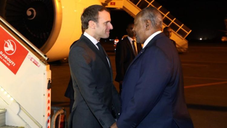 غيله، الرئيس الجيبوتي، في استقبال ماكرون