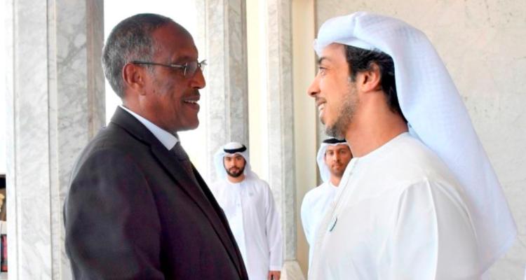 وزير شؤون الرئاسة في دولة الإمارات في استقبال رئيس صومالي لاند العام الماضي