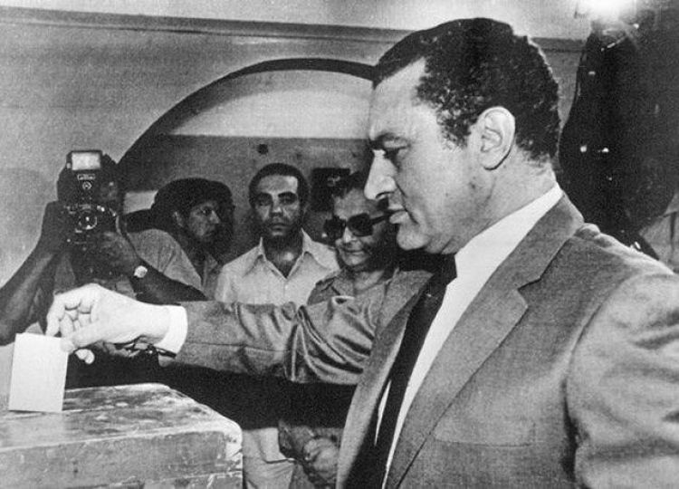 رحل السادات وجاء محمد حسني مبارك رئيساً لمصر، عام 1981