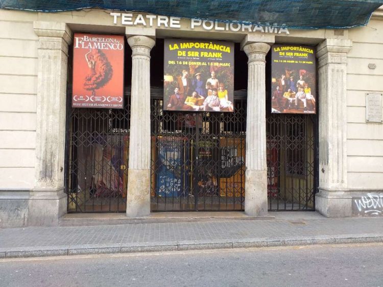 مسرح في شارع رامبلا صبيحة إعلان قرار الإغلاق (تصوير: رشا سلامة)