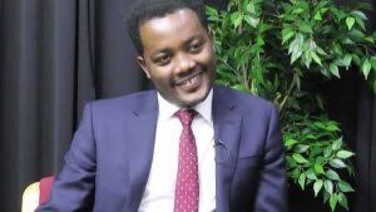 د. أول أللوا محاضر إثيوبي في جامعة كيلي البريطانية 