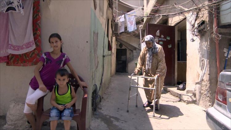 300 عائلة فلسطينية باتت مهددة بالتشرد بعد قطع مفوضية شؤون اللاجئين‬ بدلات الإيجار عنهم
