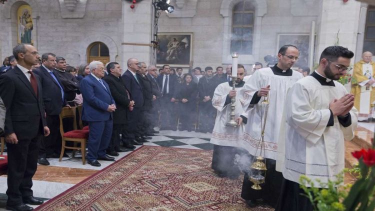 الرئيس محمود عباس يحضر قُداساً في كنيسة المهد ببيت لحم