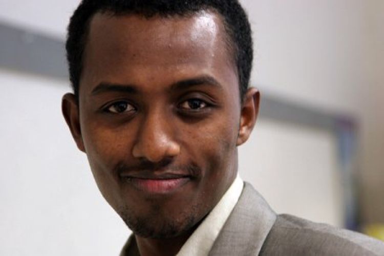مويا تاولا صحفي إثيوبي ومحرر شبكة &quot;إثيوبيانا&quot;