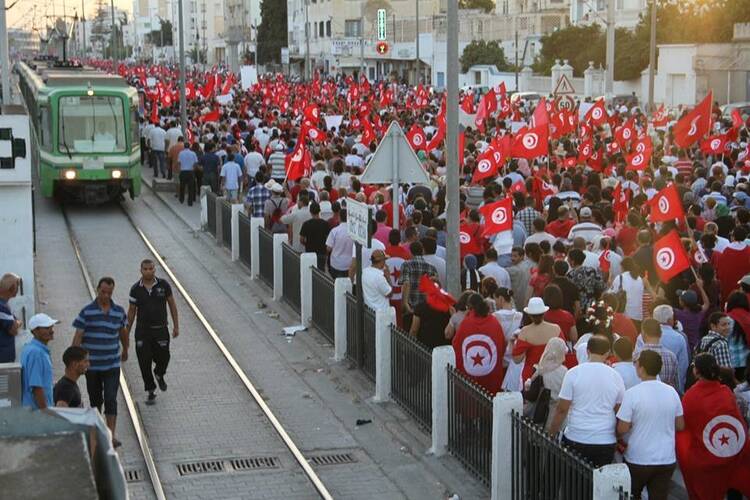 جانب من مسيرة ضخمة نظمت في يوم المرأة التونسية 13 آب 2012