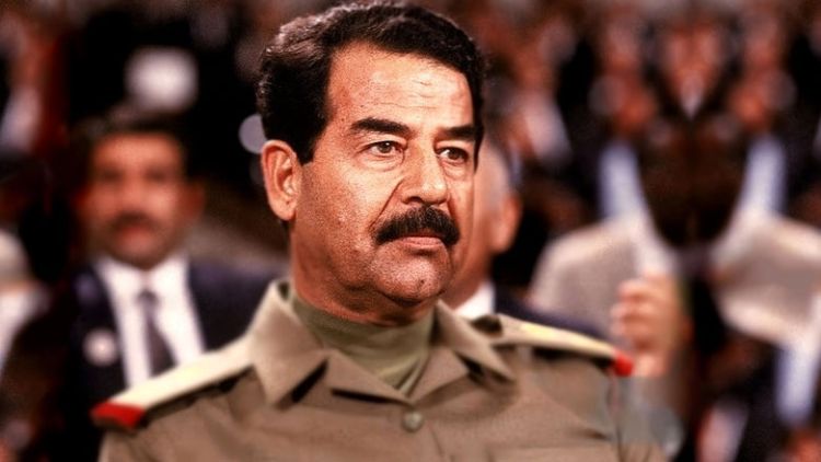 يرى باحثون أنّ صدام حسين هو الذي دمّر كلّ سمات الهوية الوطنية للعراق