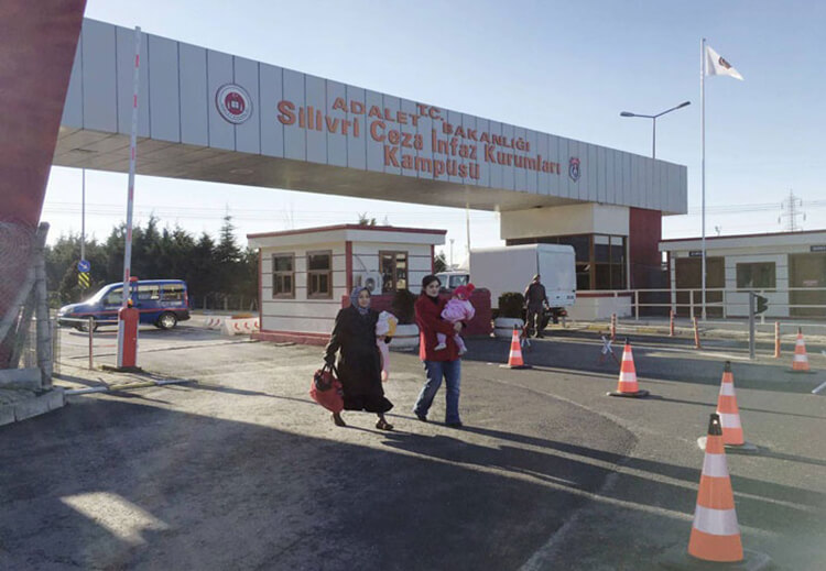 هل يطلق أردوغان سراح المدانين بقضايا جنسية ومخدرات ويبقي معارضيه في السجون؟