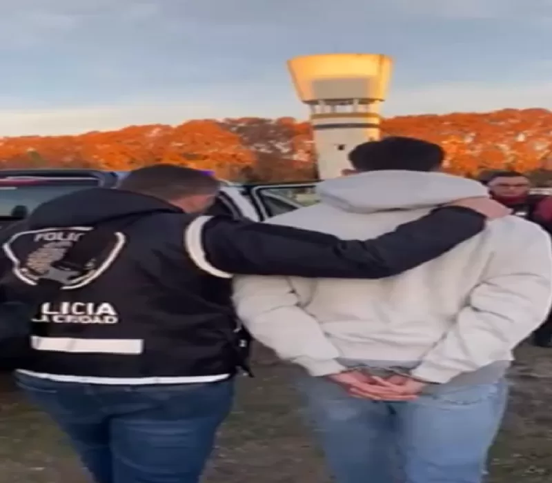 بتهمة الشروع في القتل.. الشرطة الأرجنتينية تعتقل لاعباً أثناء مباراة فريقه