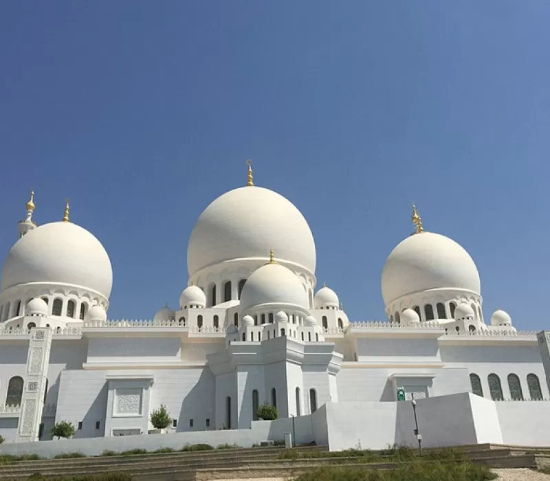 جامع الشيخ زايد تحفة معمارية وثالث أكبر مسجد في العالم