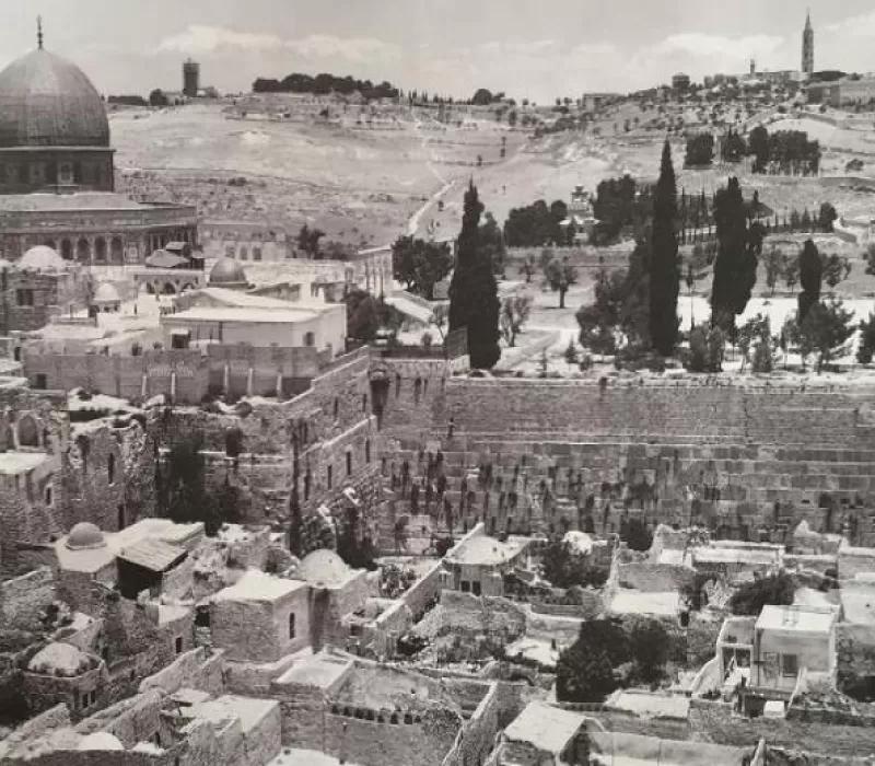 على هوامش الإمبراطوريات: التاريخ المغمور لحيّ المغاربة في القدس