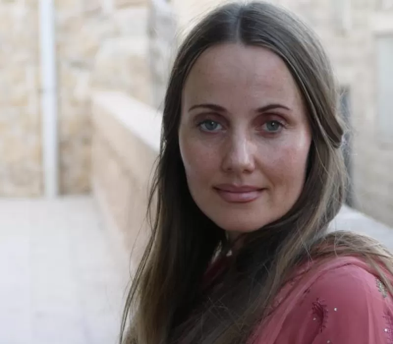 شيرين خانكان تشتبك مع المحظور الديني: المرأة مستقبل الإسلام