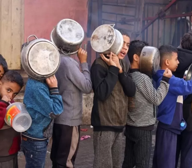سكان غزة يعتمدون على بقايا المعلبات بعد وصول المجاعة إلى مرحلة خطيرة